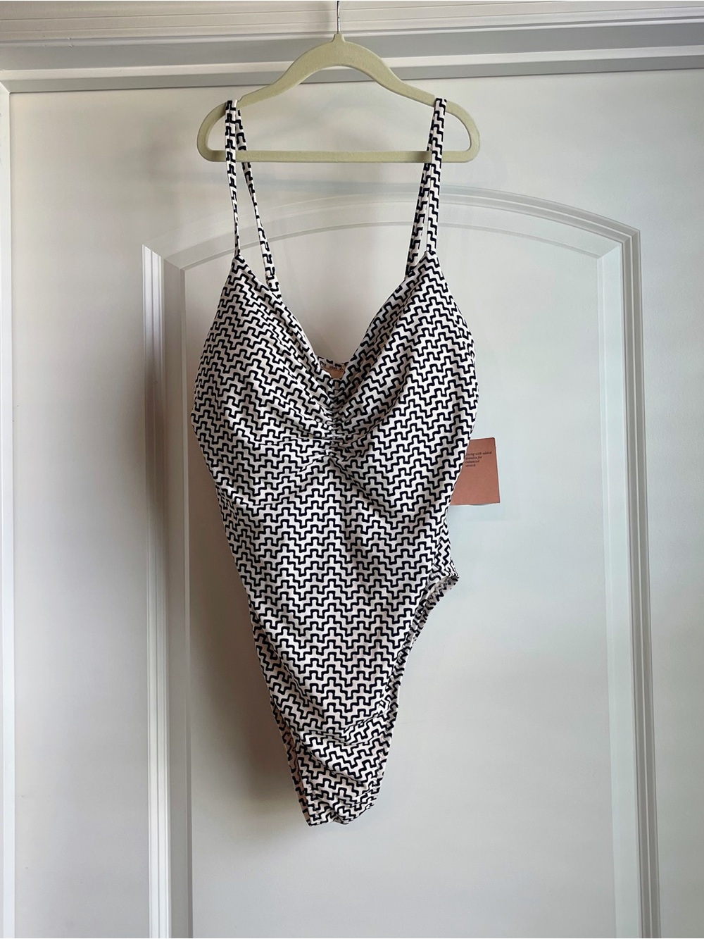 Shade & Shore Ladies Black & White Geo One-Piece Swimsuit Sz L NWT